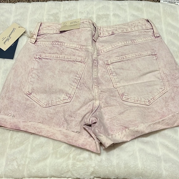 Universal Thread Mid Rise Shorts - Picture 3 of 5